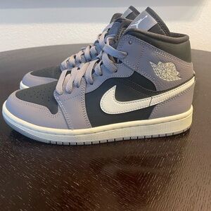 Nike Air Jordan 1 mid